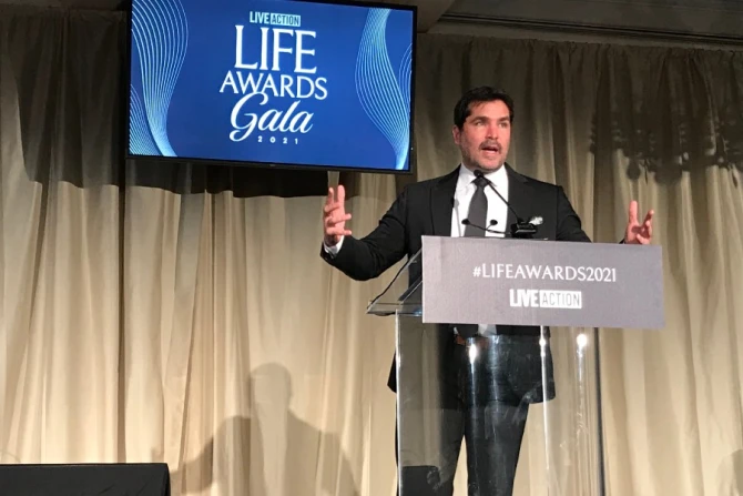 Eduardo Verastigui Live Action